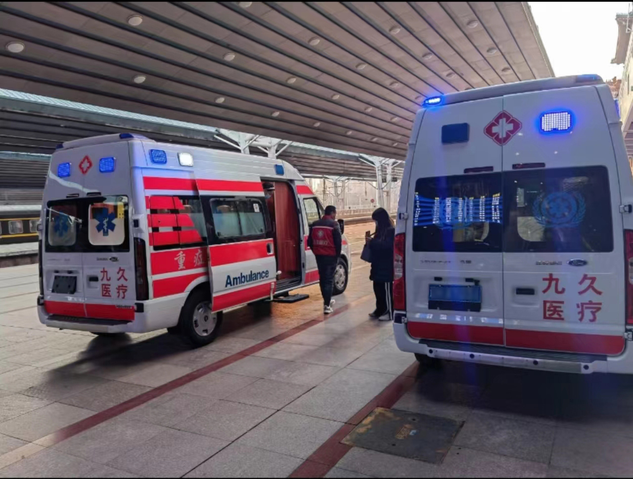 类乌齐县救护车长途转运